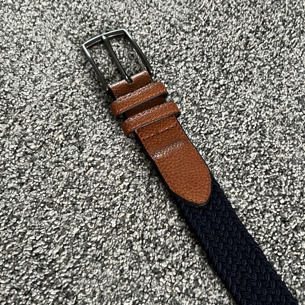 Old Navy Size 32 Navy/Brown belt